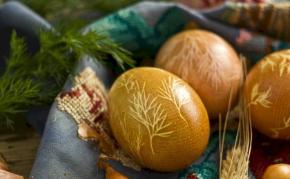 10 способов необычно покрасить яйца на Пасху