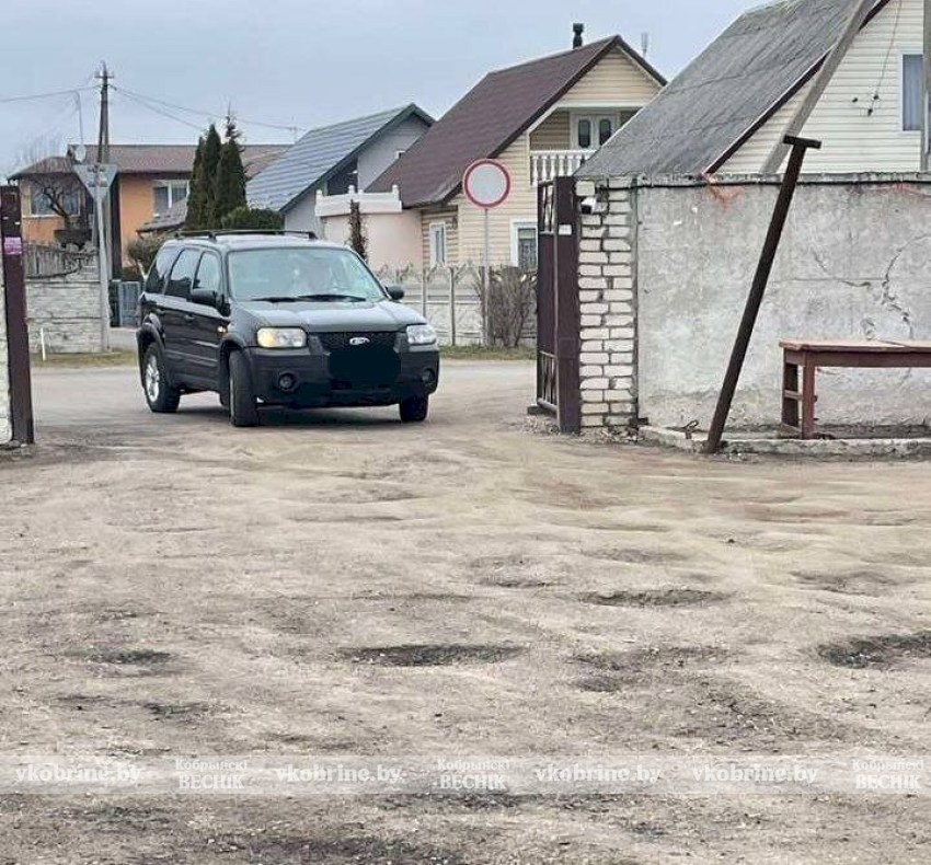 Квест перед покупками: почему парковка у «Светофора» по улице Южной превратилась в полосу препятствий?