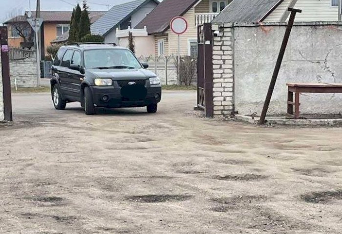 Квест перед покупками: почему парковка у «Светофора» по улице Южной превратилась в полосу препятствий?