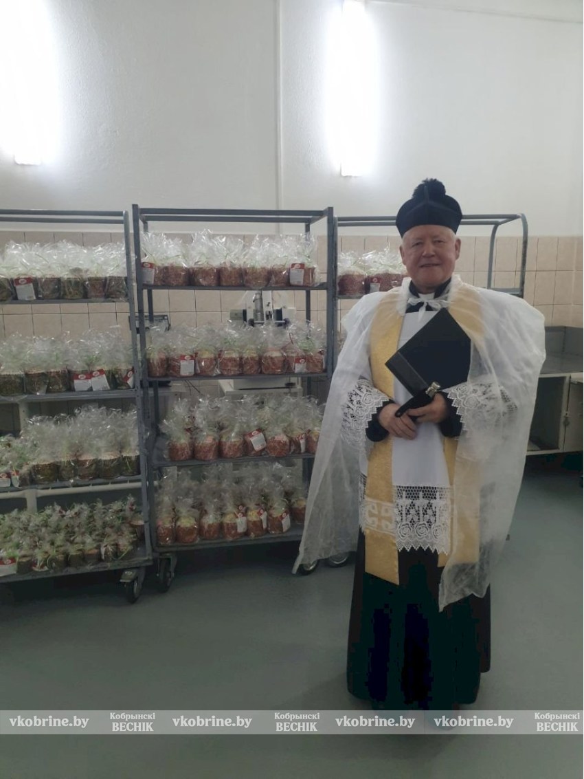 Пасхальные куличи Кобринского хлебозавода освятили в преддверии католического праздника 5 апреля