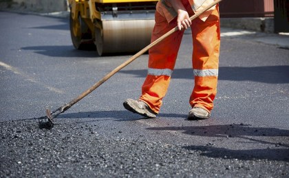 Асфальт, гравий, павильоны: как преображается дорожная сеть Кобринщины