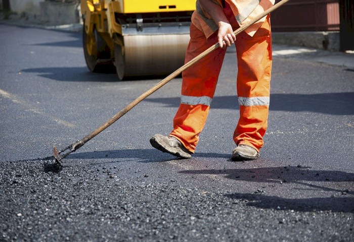 Асфальт, гравий, павильоны: как преображается дорожная сеть Кобринщины