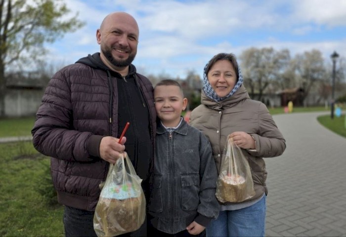 Сладкое настроение Пасхи: витрины заполнены куличами и пасками (ФОТОРЕПОРТАЖ)