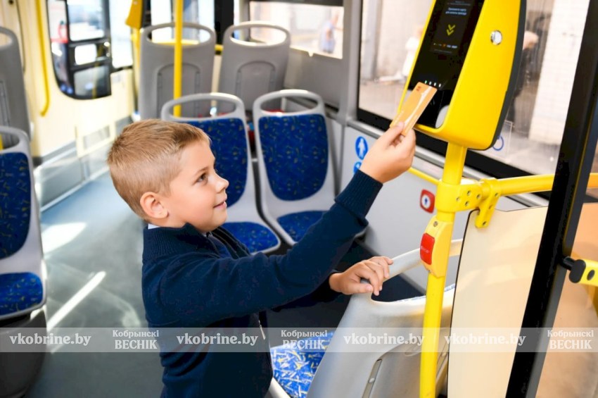 «Портфельный десант»: маленькие пассажиры большого города. Знают ли правила проезда и как ведут себя в пути?