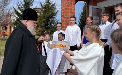 Праздник, согревающий души - архиепископ Иоанн посетил Кобринскую детскую деревню