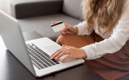 Сим-карта с сюрпризом: как продавец салона связи из Кобрина «вешала» кредиты на клиентов