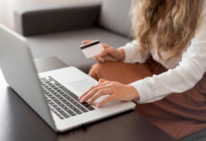 Сим-карта с сюрпризом: как продавец салона связи из Кобрина «вешала» кредиты на клиентов