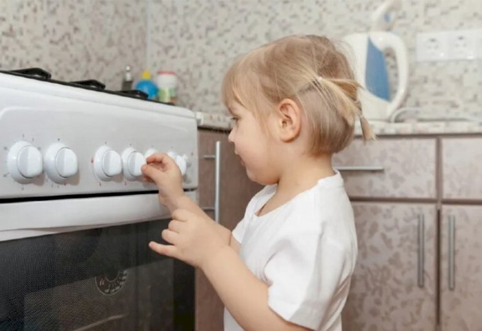 Как защитить детей от травматизма при пользовании газом в быту