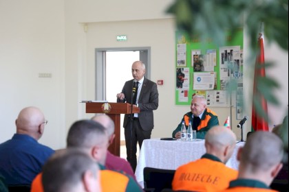 Память, созидание, будущее - о чем говорил глава района Александр Мойсеюк с работниками «Полесья»?