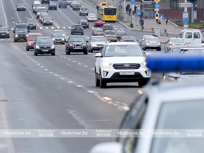 «Это не просто декор»: в УВД предупредили водителей о серьезных штрафах за наклейки
