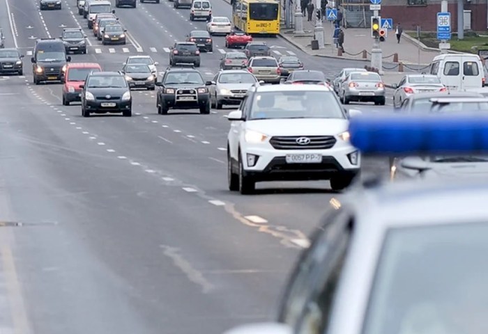 «Это не просто декор»: в УВД предупредили водителей о серьезных штрафах за наклейки