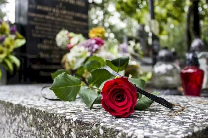 Чем обернется белорусам плохой уход за могилой, рассказали в МЖКХ