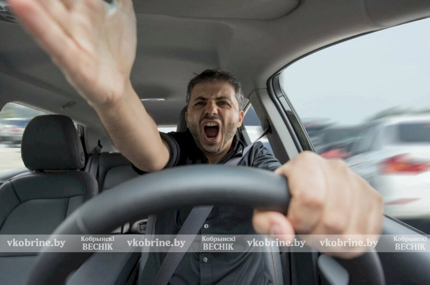 «Мне нужнее всех»: как распознать и пережить встречу с автохамом