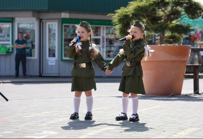 Мелодии Победы: площадь Матросова закружилась в «Майском вальсе» (ФОТОРЕПОРТАЖ)