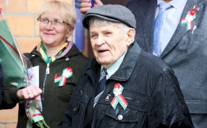 «Мы стараемся быть достойными Вас»: в Кобрине чествовали ветерана Нинеля Гасюка