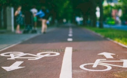 Можно ли пешеходам гулять по велодорожкам? Разбор ПДД и штрафы