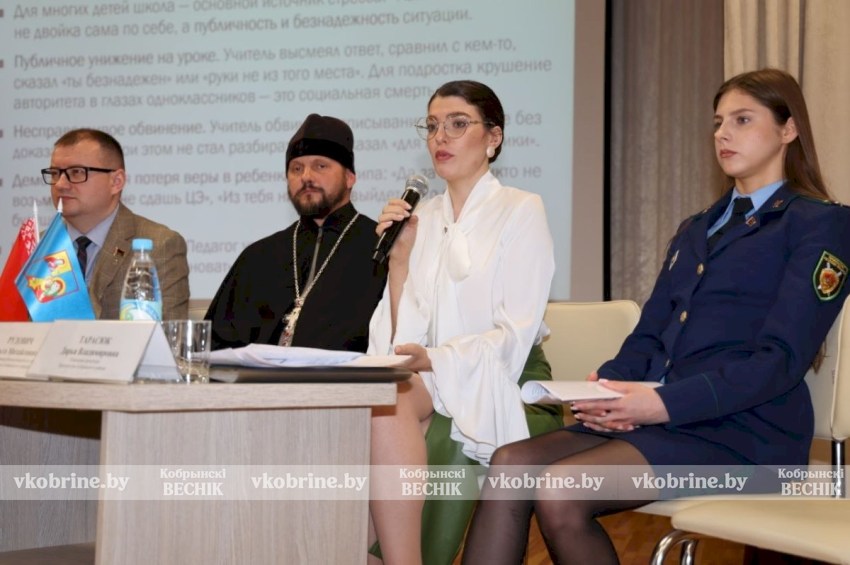 «Увидеть проблему вовремя»: диалоговая площадка по профилактике подростковых суицидов прошла в Кобрине