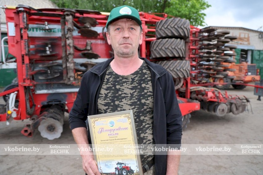 Признание за труд: заслуженная награда механизатора ОАО «Городец-агро» Сергея Зановского