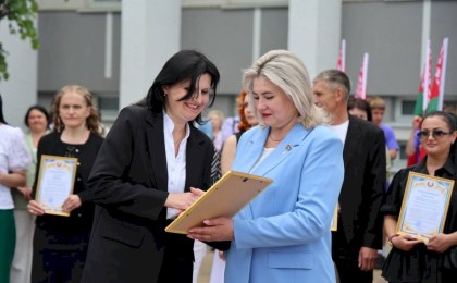  Зоя Петросюк вручила благодарности родителям золотой молодежи Кобринщины