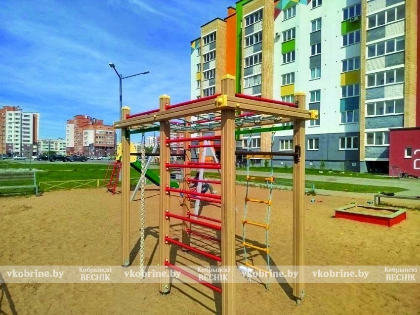 Цена бесплатного: что происходит на детской площадке по улице Дружбы?