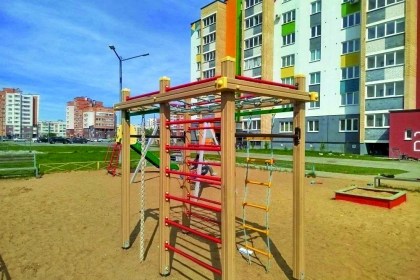 Цена бесплатного: что происходит на детской площадке по улице Дружбы?