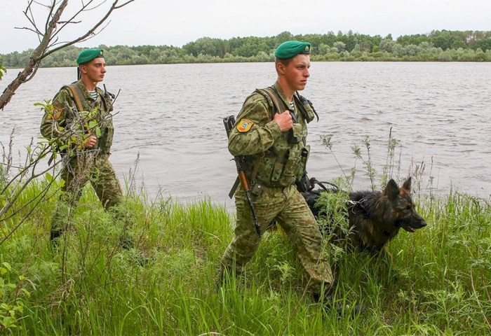 На страже рубежей Отечества: Беларусь празднует День пограничника