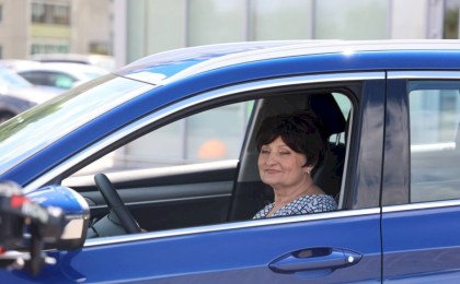 Жительница Кобрина купила шоколадку и получила автомобиль