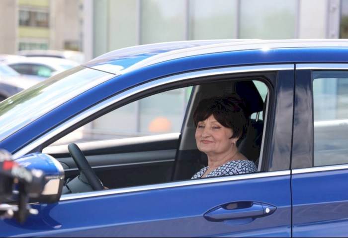 Жительница Кобрина купила шоколадку и получила автомобиль