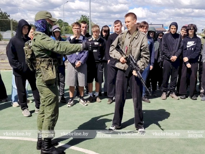 Военно-полевые сборы: бойцы 46-го арсенала провели мастер-класс в лагере «Единство»