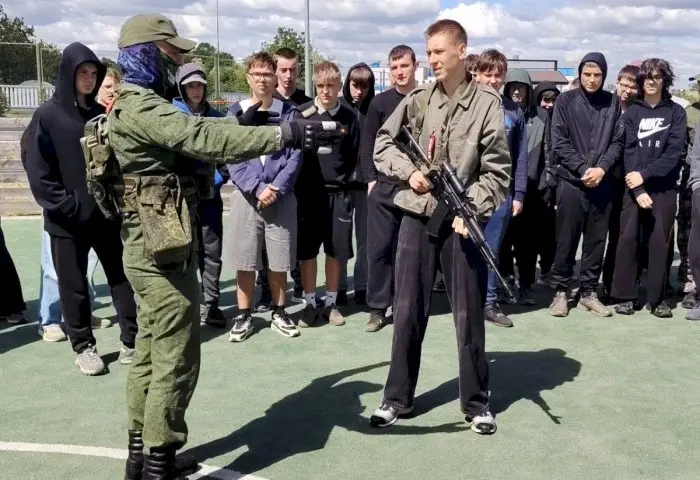 Военно-полевые сборы: бойцы 46-го арсенала провели мастер-класс в лагере «Единство»