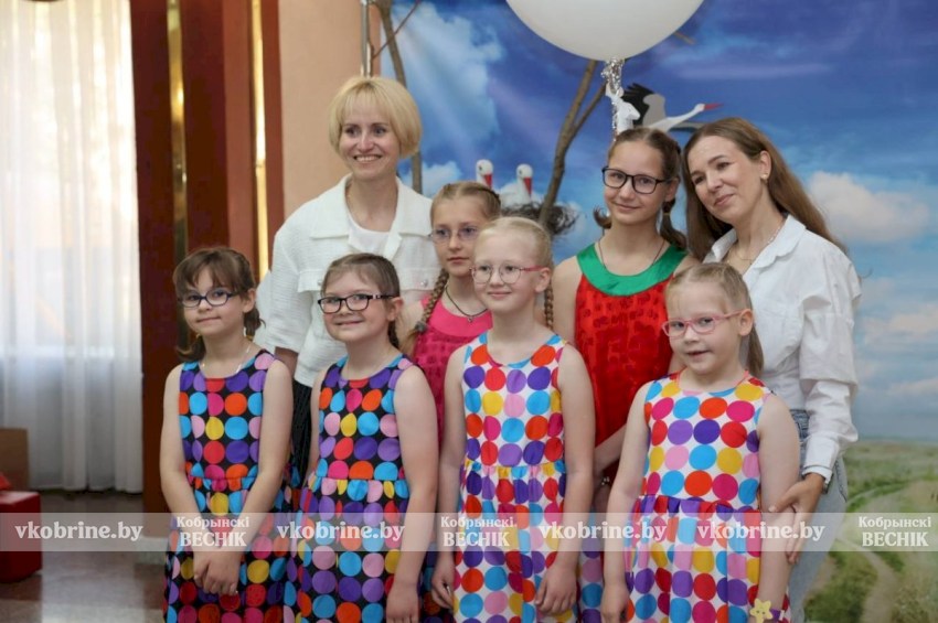 Интерактивные зоны, выставки и море улыбок: в Кобрине открылся областной инклюзивный фестиваль