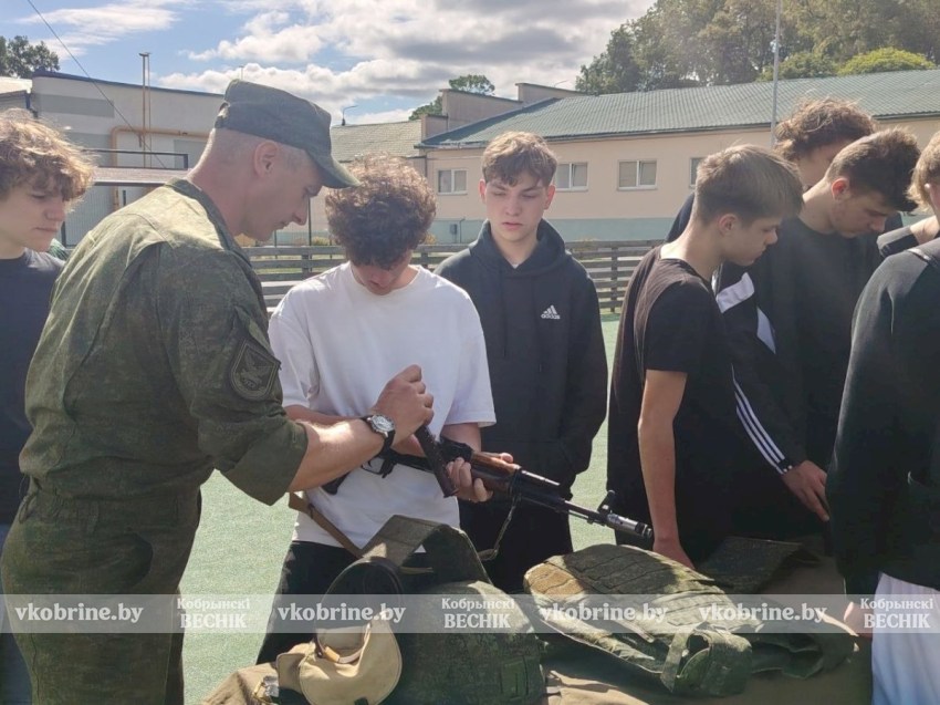 Кобринские школьники примерили на себя роль операторов БПЛА: будни военно-патриотического лагеря «Единство»