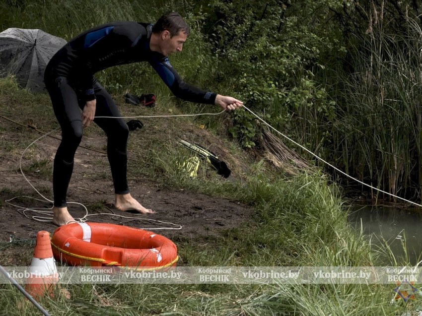 Покорители водной стихии: Сергей Калько из Кобринского РОЧС - в тройке лучших спасателей-пловцов области!