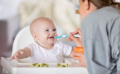 Бесплатное питание для детей до 2 лет: кто может получить помощь