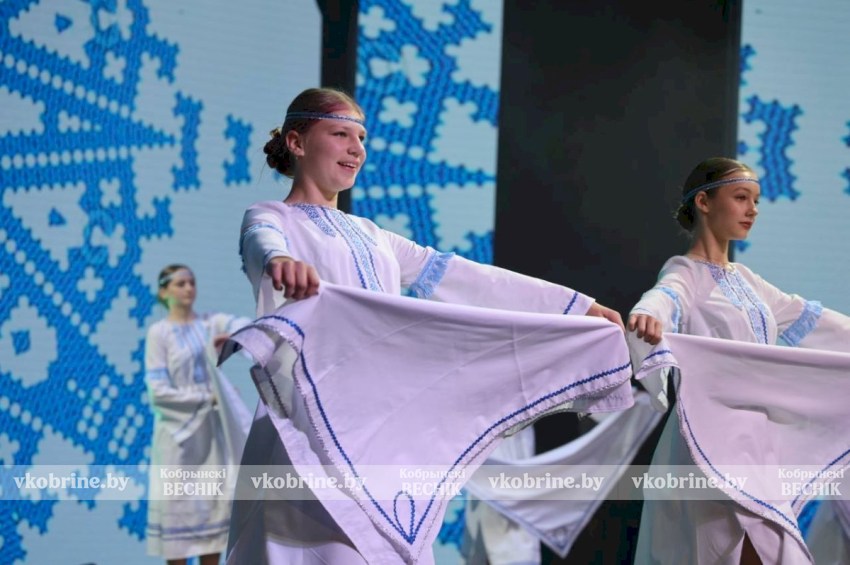 Они – лучшие из лучших и настоящая золотая молодежь: в Кобрине прошел бал медалистов
