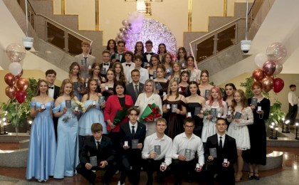 Золотые моменты бала медалистов: смотрите большую фотоподборку