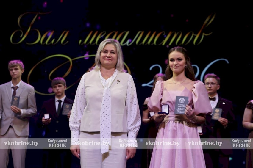 Золотые моменты бала медалистов: смотрите большую фотоподборку