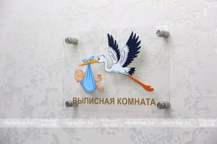 Многодетный статус и «Бацькава кашуля»: семья Дмитрия и Татьяны Лагун празднует рождение третьего сына