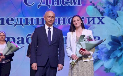 Гордость Кобринского края: Александр Мойсеюк вручил заслуженные награды многодетным матерям