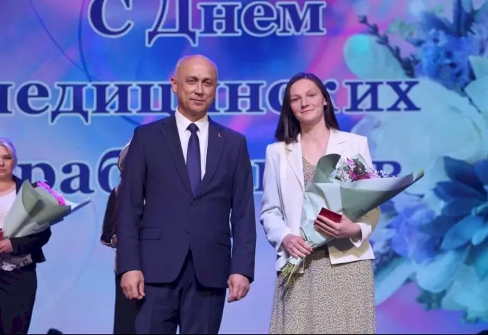 Гордость Кобринского края: Александр Мойсеюк вручил заслуженные награды многодетным матерям