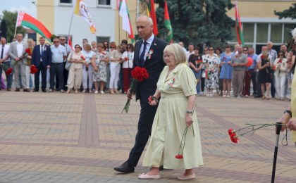 «Этих дней не забыть никогда»: Кобрин почтил память героев и жертв войны