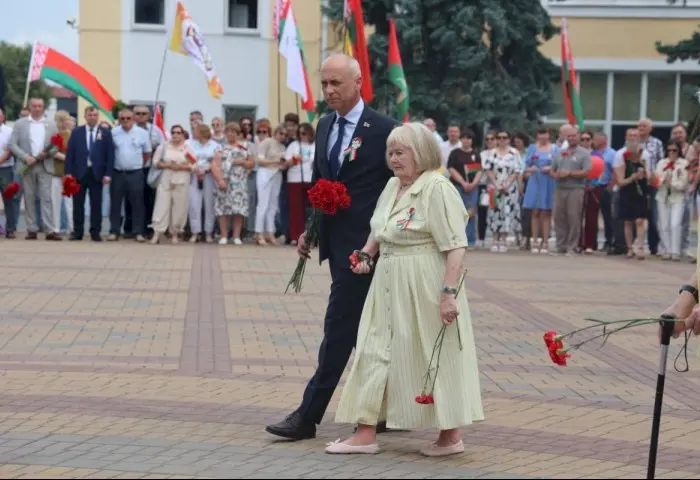 «Этих дней не забыть никогда»: Кобрин почтил память героев и жертв войны