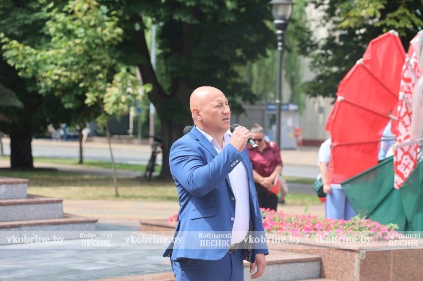 «Этих дней не забыть никогда»: Кобрин почтил память героев и жертв войны