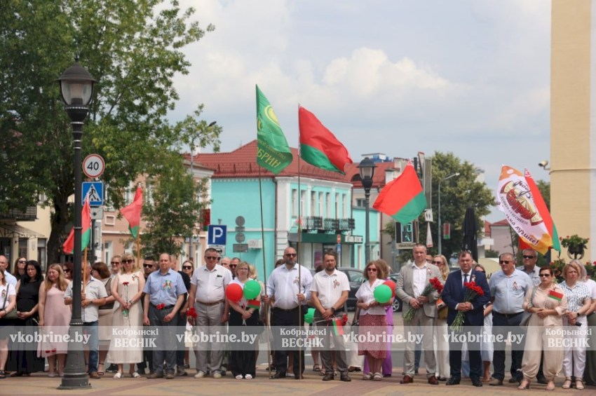 «Этих дней не забыть никогда»: Кобрин почтил память героев и жертв войны