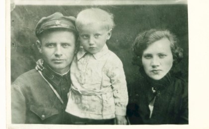 Поисковики Кобринской СШ № 8 нашли родственников защитника Брестской крепости Кузьмы Ушакова. Отрывки из рукописи...