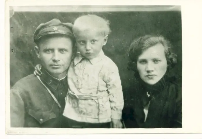Поисковики Кобринской СШ № 8 нашли родственников защитника Брестской крепости Кузьмы Ушакова. Отрывки из рукописи...