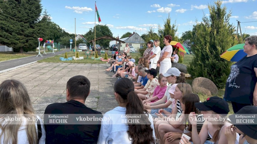 Всплеск эмоций и холсты: семейный творческий пленэр «Краски нашей семьи» прошел в Кобрине