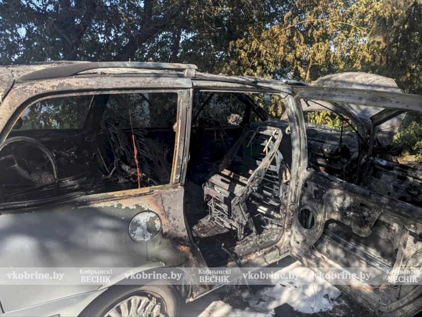Пылающий автомобиль и тонны сгоревшей соломы: огненные ЧП в Кобринском районе