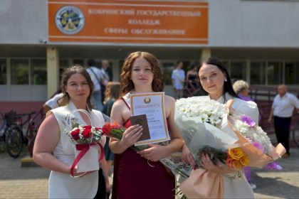 Ловим лучшие моменты с выпускного в колледже сферы услуг (ФОТОРЕПОРТАЖ)