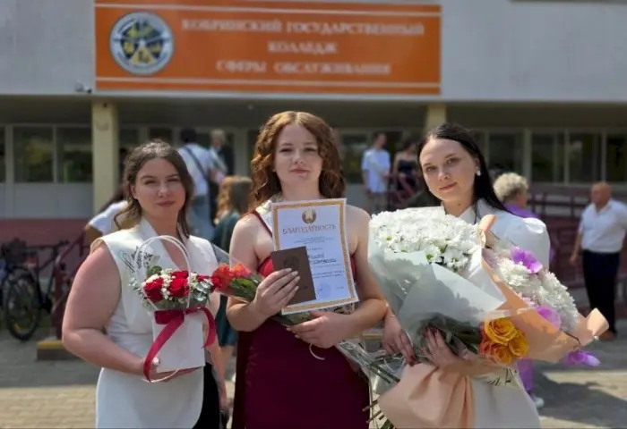 Ловим лучшие моменты с выпускного в колледже сферы услуг (ФОТОРЕПОРТАЖ)